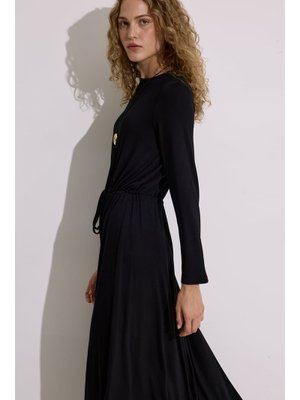 MANUKA Siyah Dökümlü Uzun Kol Elbise