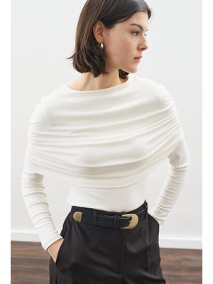 MANUKA Ekru Büzgü Detaylı Bluz