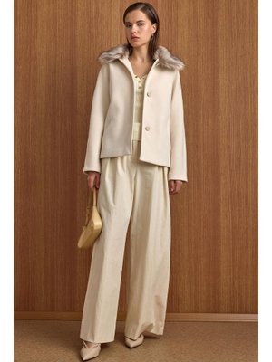 Olcay Ekru Yakası Çıkabilen Kürklü Kısa Kaban