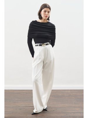 MANUKA Siyah Büzgü Detaylı Bluz