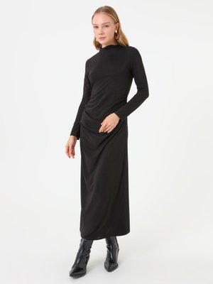 Refka Siyah Drapeli Detaylı Elbise