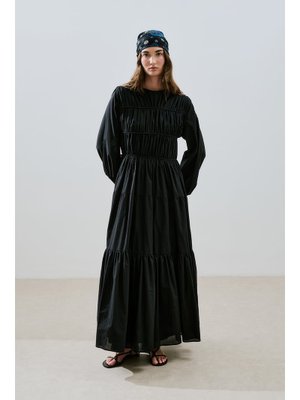 MANUKA Siyah Büzgülü Uzun Kol Elbise