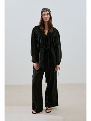 MANUKA Siyah Büzgülü Bağlamalı Bluz