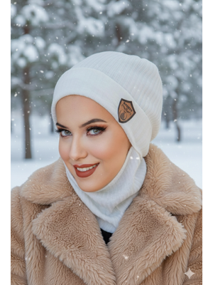 AİŞE TESETTÜR Kırık Beyaz Fitilli Armalı Maskeli Bere