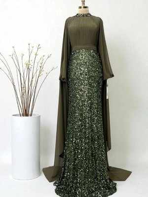 Nurbanu Kural Haki Şifon Pelerin Detaylı Eteği Boncuk İşlemeli Büyük Beden Abiye Elbise