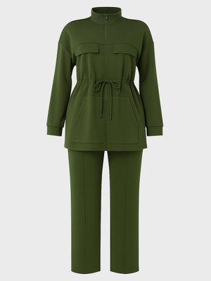 Alia Haki Modern Form Büyük Beden Takım