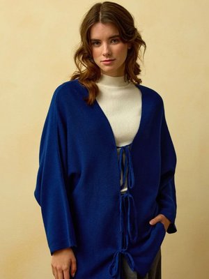 Ceylan Otantik Lacivert Fiyonklu Triko Ceket