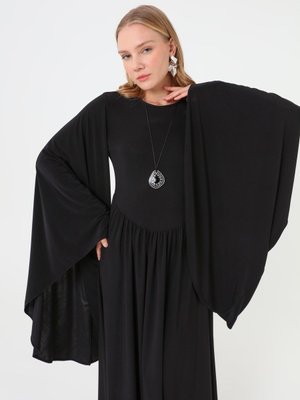 Refka Siyah Kol Detaylı Elbise