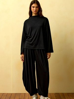 Ceylan Otantik Siyah Chanel Kumaş Şalvar Pantolon Takım