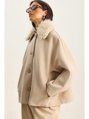 Bianco Lucci Bej Seyyar Kürk Yaka Cep Detaylı Astarlı Kaşe Kaban