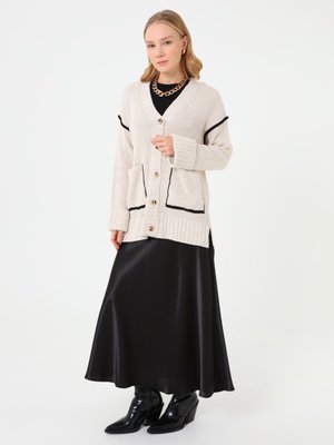 Benin Krem Kontrast Detaylı Triko Hırka