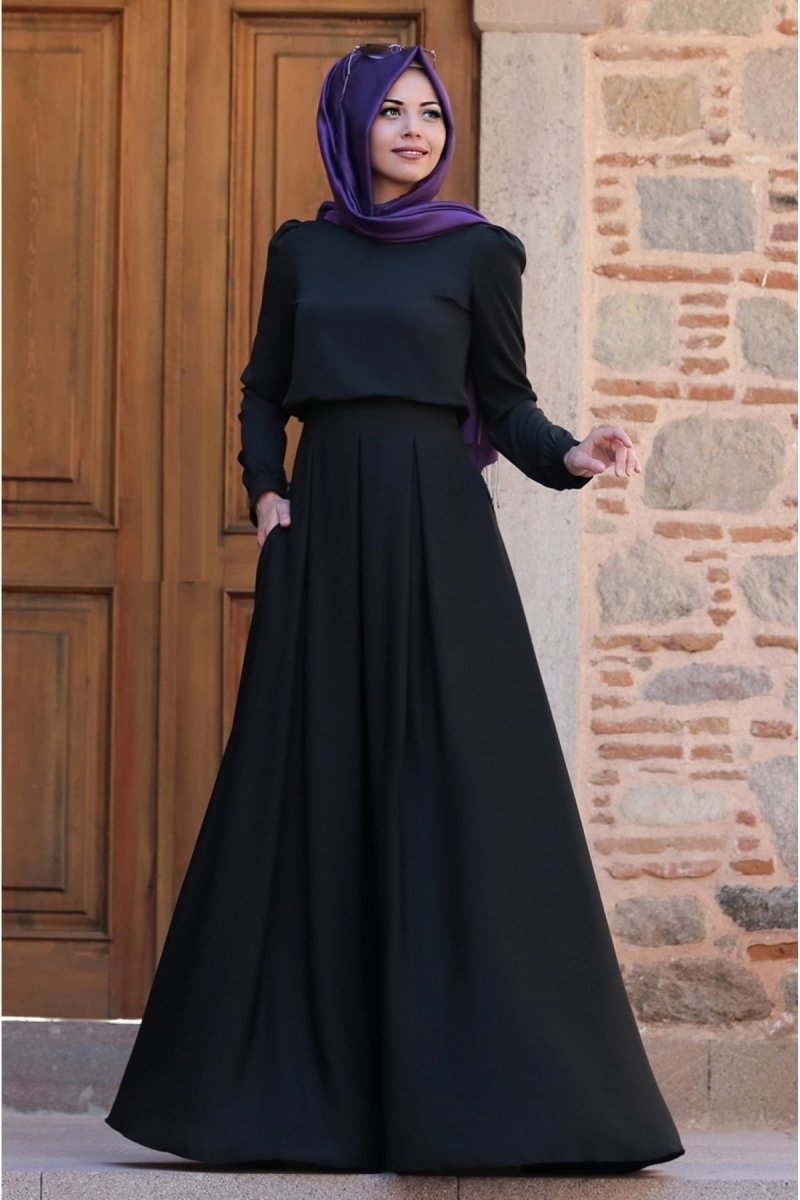 An-Nahar Siyah Pileli Elbise