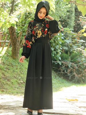 Gabra Siyah Çiçek Detaylı Elbise