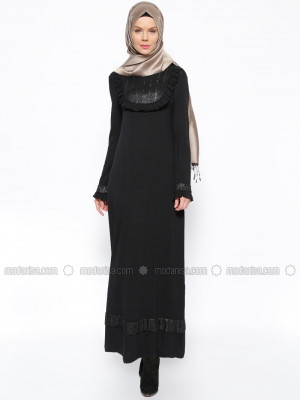 Hacer Sucuoğlu Adıgüzel Siyah Fırfır Detaylı Elbise