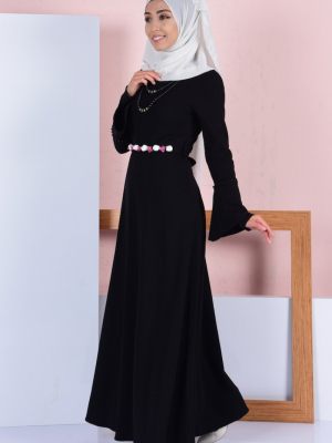 Sefamerve Siyah Kolye Detaylı Kemerli Elbise