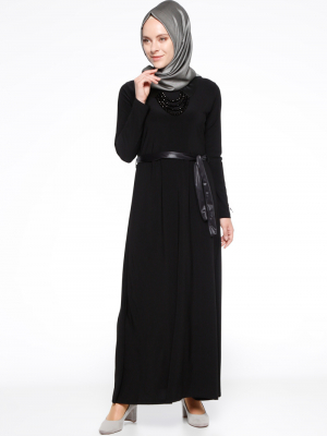 İLMEK TRİKO Siyah Yakası Boncuklu Elbise