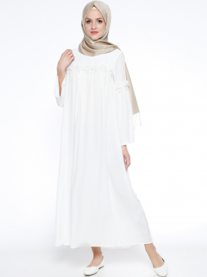Beha Tesettür Beyaz Güpür Detaylı Elbise