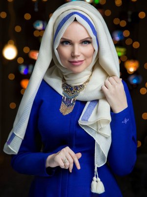 Muslima Wear Ekru Queen Püsküllü Şal