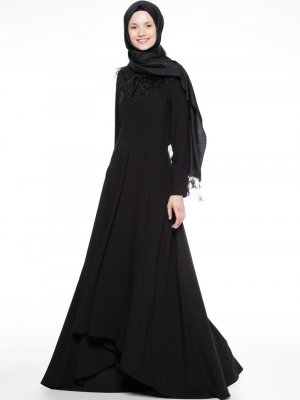 Panaline Siyah Tüy Detaylı Pileli Elbise