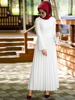 İnşirah Beyaz Piliseli Elbise