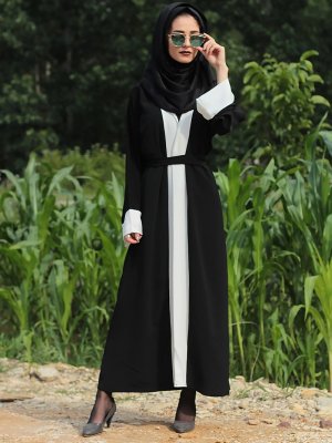 Fatma Aydın Siyah Beyaz Elbise Ferace