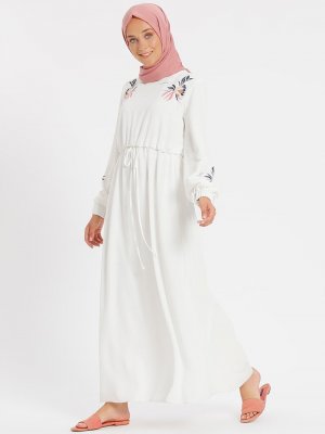 Benin Beyaz Beli Lastikli Elbise