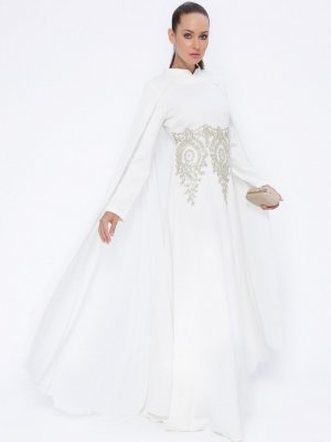 Butik Neşe Beyaz Güpür Detaylı Pelerinli Abiye Elbise