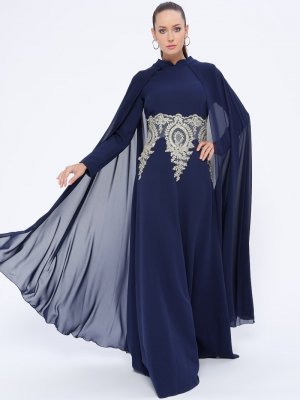 Butik Neşe Lacivert Güpür Detaylı Pelerinli Abiye Elbise