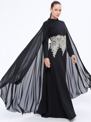 Butik Neşe Siyah Güpür Detaylı Pelerinli Abiye Elbise
