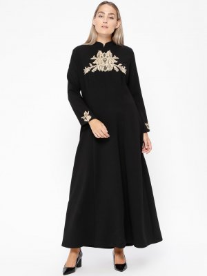 Nurgül Çakır Siyah Nakış İşlemeli Elbise