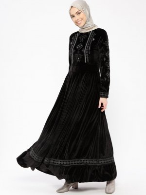 TUĞBA Siyah Nakışlı Kadife Elbise
