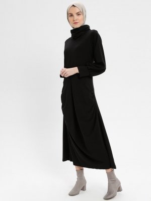Mileny Siyah Boğazlı Yaka Elbise