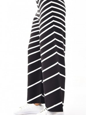 Sefamerve Siyah Beyaz Triko Çizgili Bol Paça Pantolon
