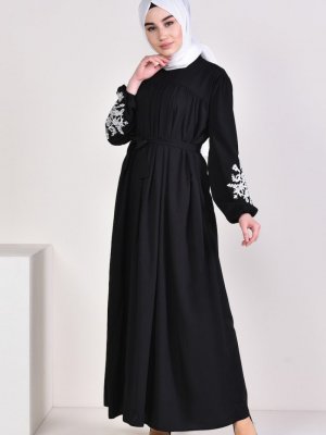 Sefamerve Siyah Kolu Nakışlı Büzgülü Elbise
