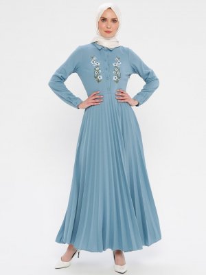 Laruj Mavi Piliseli Nakışlı Elbise