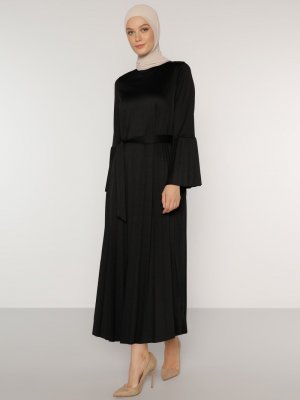Refka Siyah Piliseli Elbise